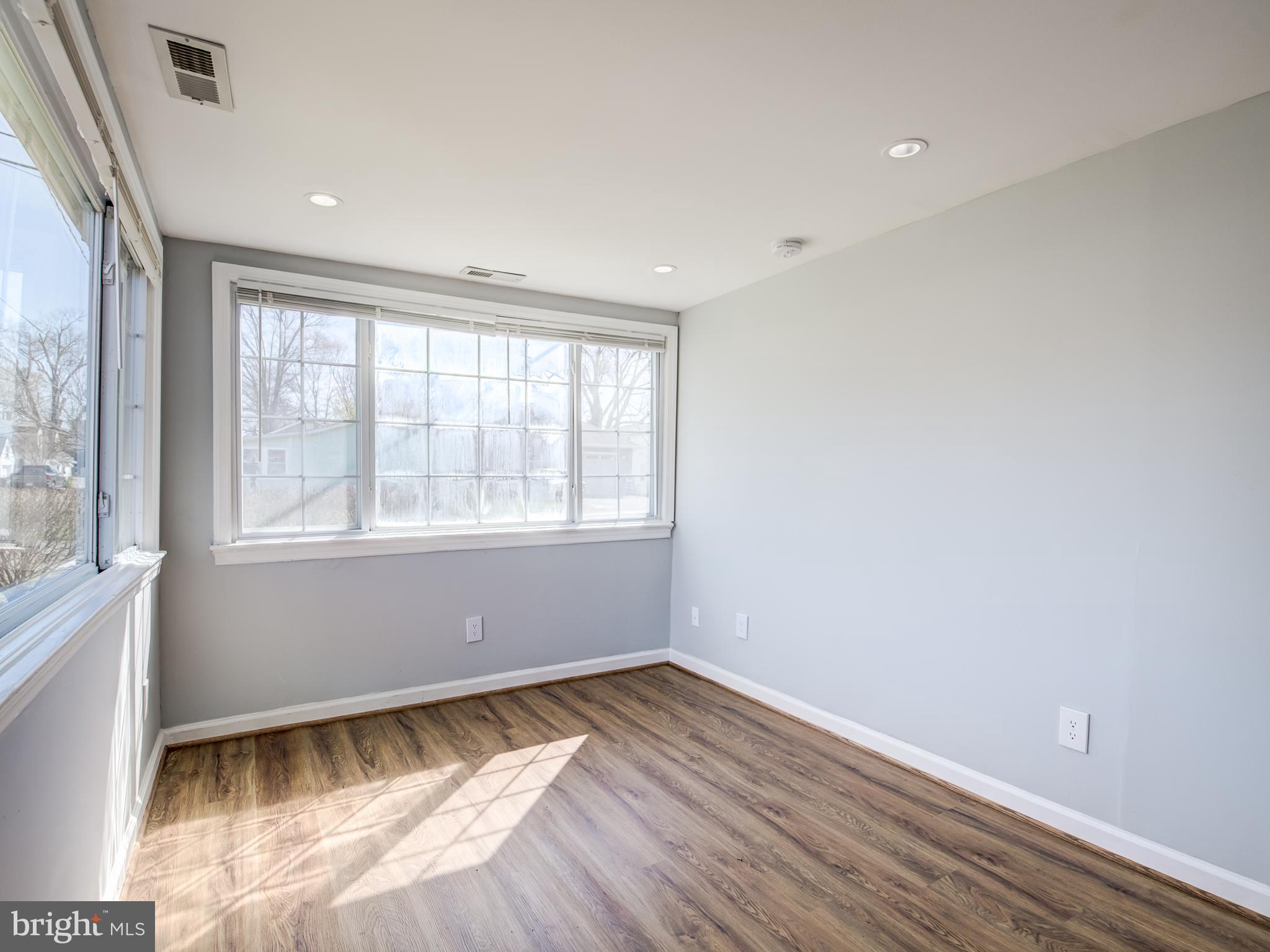 COLONIAL BEACH - Residential