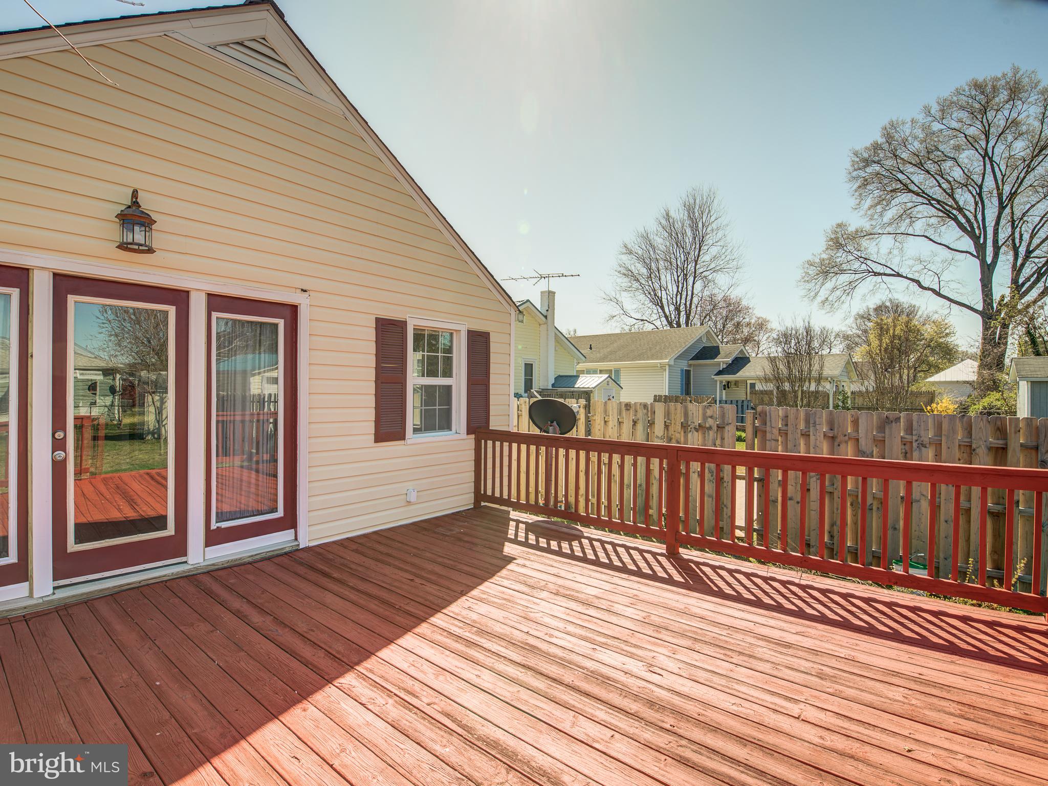 COLONIAL BEACH - Residential