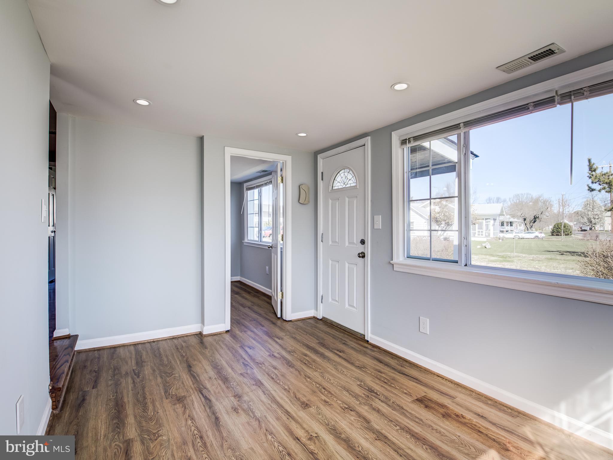 COLONIAL BEACH - Residential