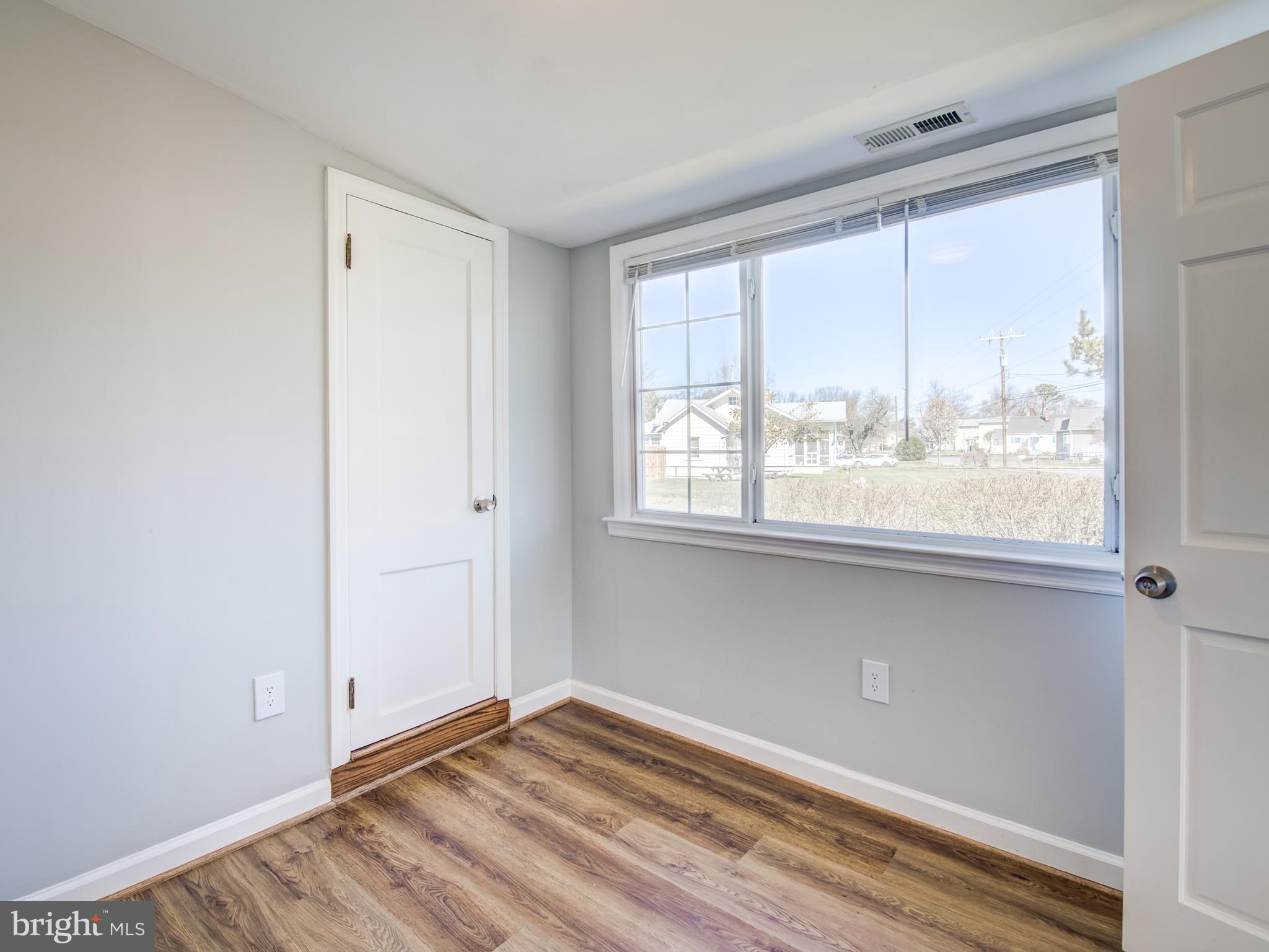 COLONIAL BEACH - Residential