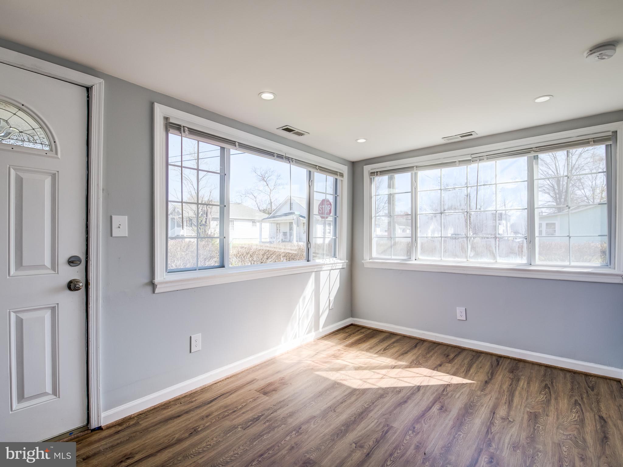 COLONIAL BEACH - Residential