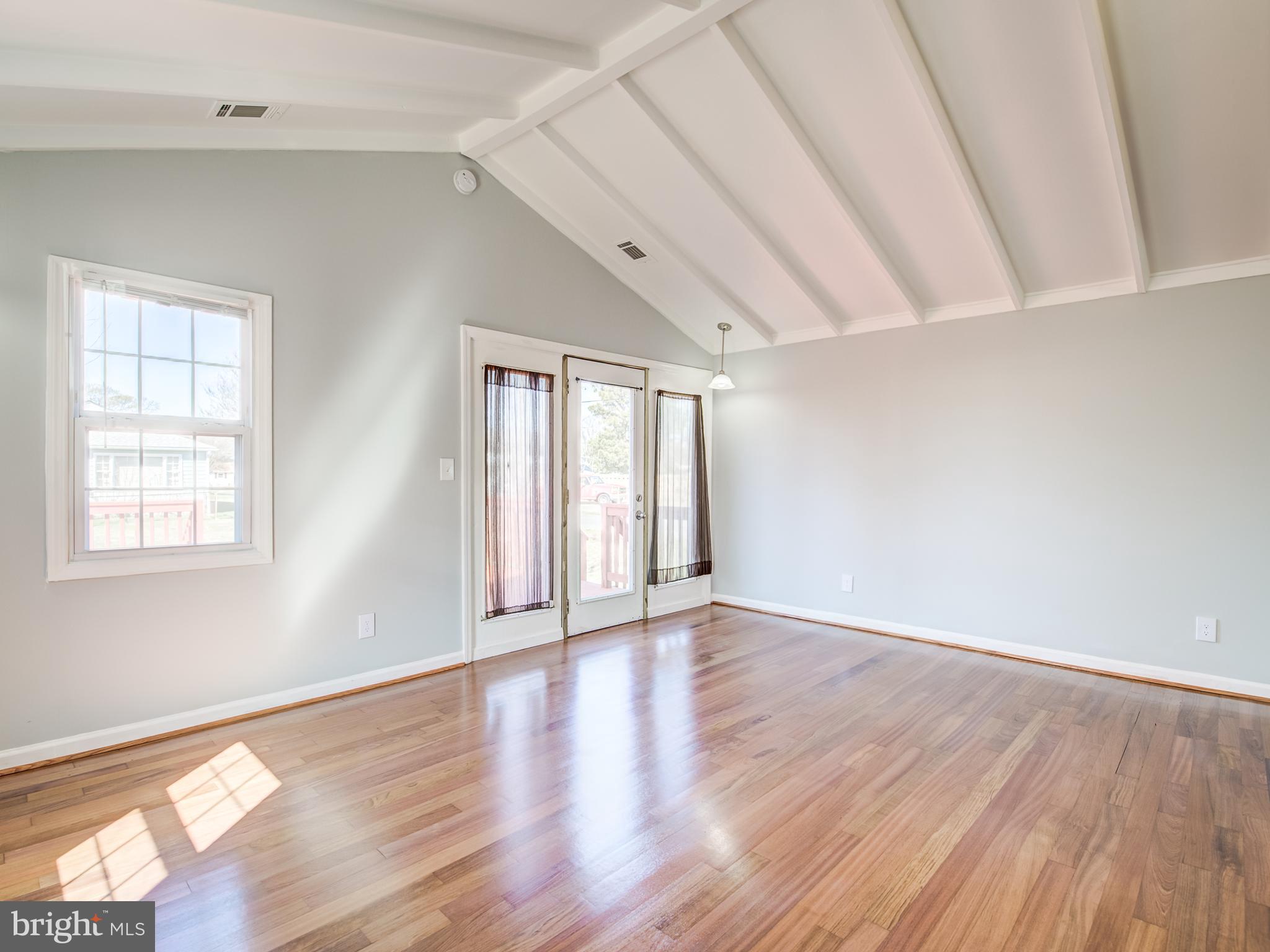 COLONIAL BEACH - Residential