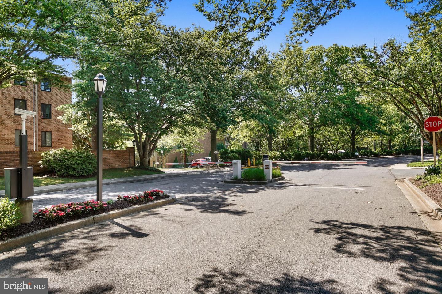 11419 COMMONWEALTH DR. 302