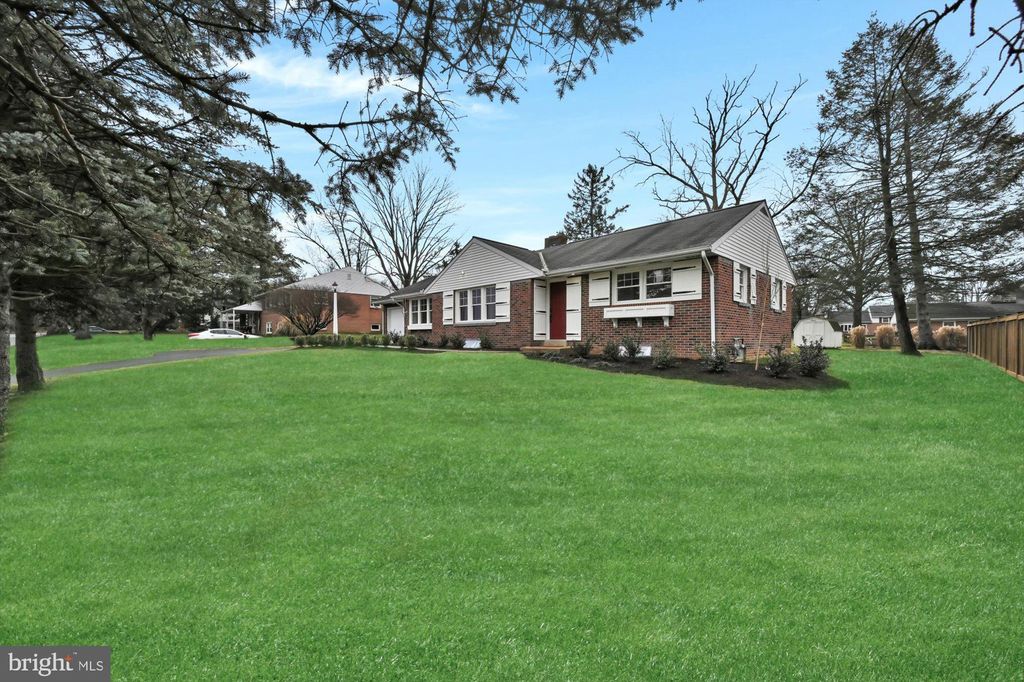 Photo of 114 RUNNING PUMP RD, LANCASTER, PA 17603 (MLS # PALA2029368)