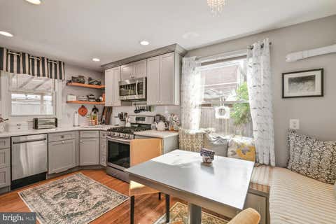 Townhouse For Rent - 2422 S Oakland Street<br/> ARLINGTON, VA 22206