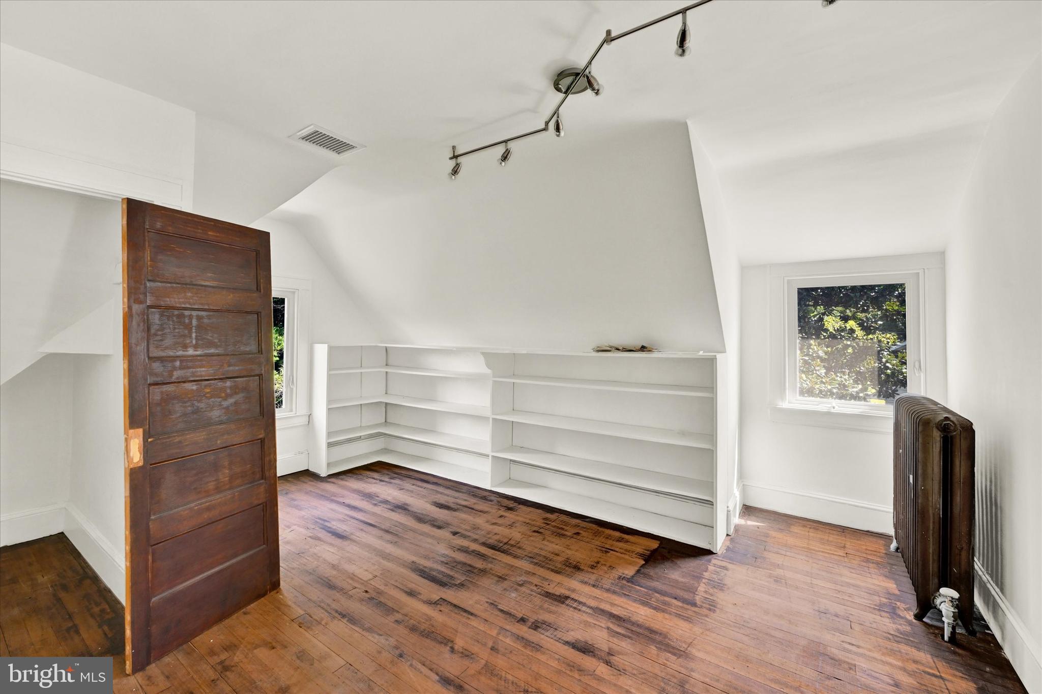 ROLAND PARK - Residential