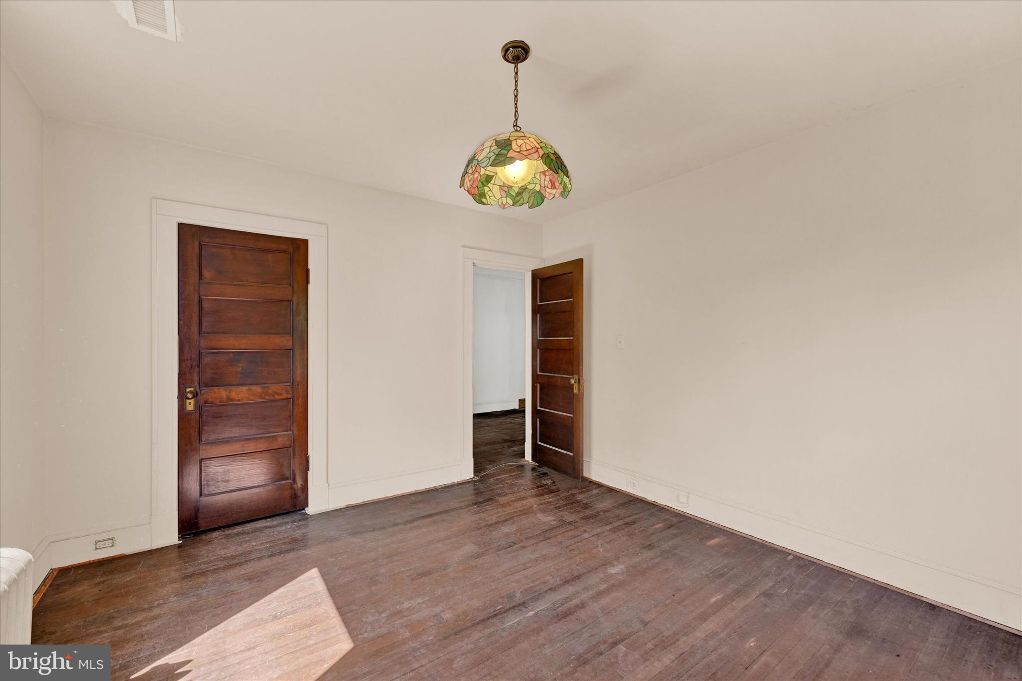 ROLAND PARK - Residential