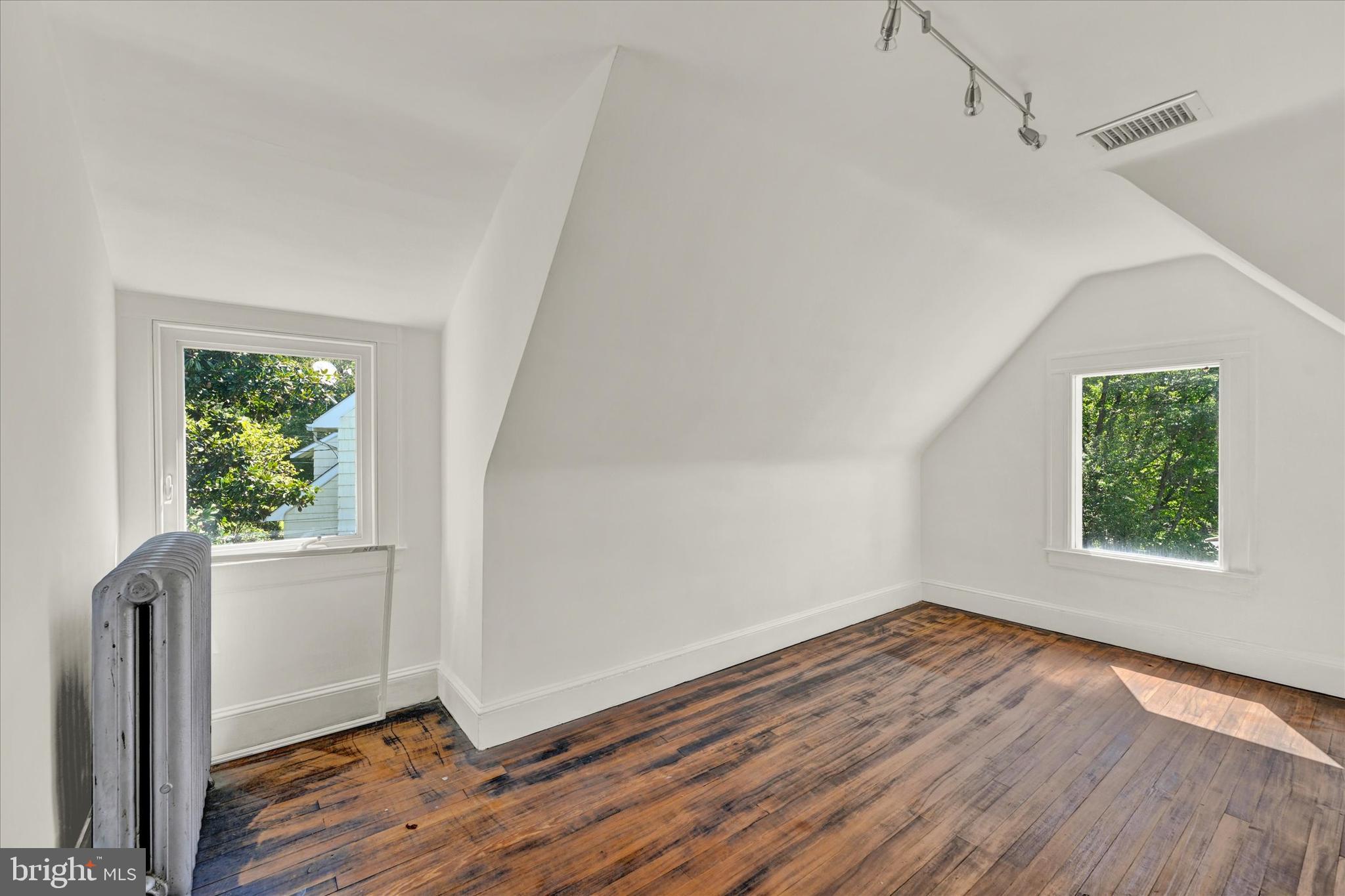 ROLAND PARK - Residential