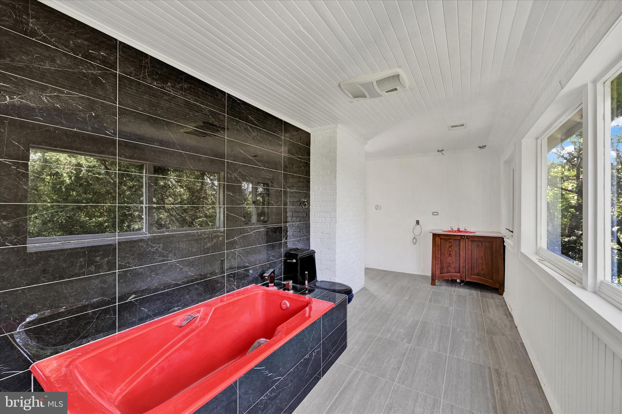 ROLAND PARK - Residential