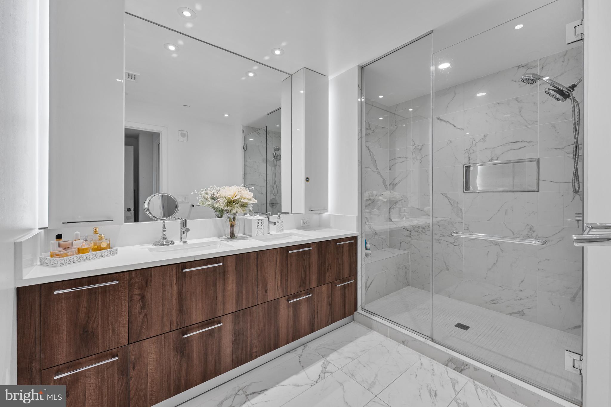 THE VERSE CONDO - Residential Lease