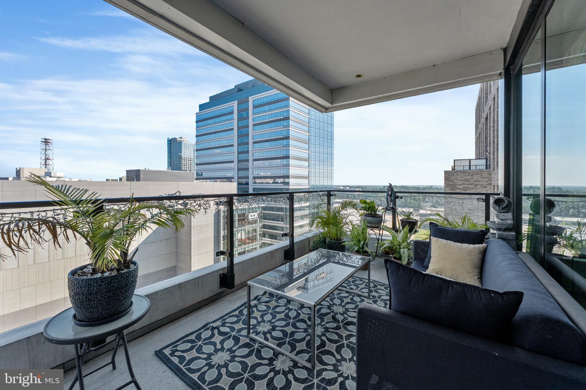 THE VERSE CONDO - Residential Lease