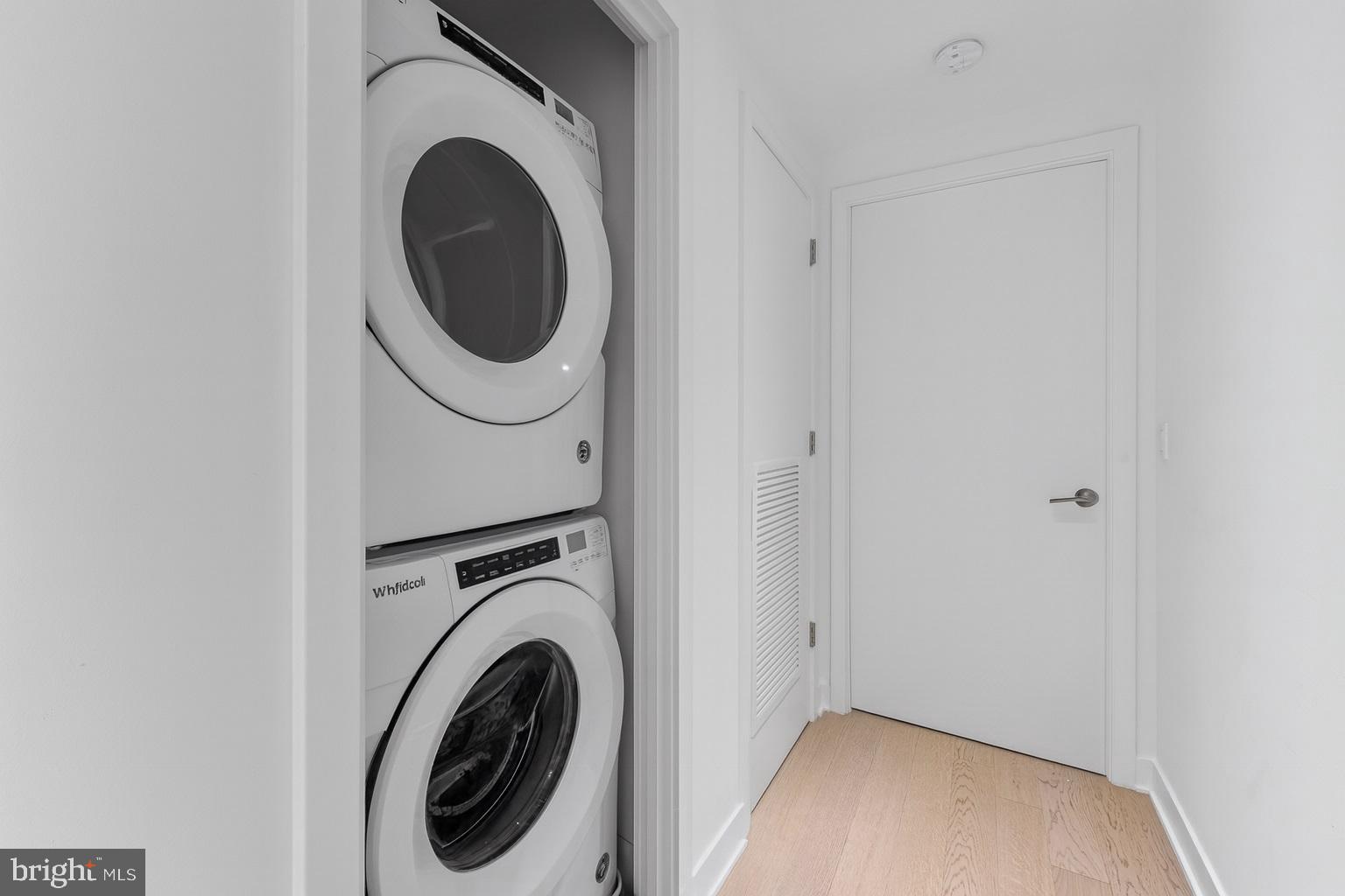 THE VERSE CONDO - Residential Lease