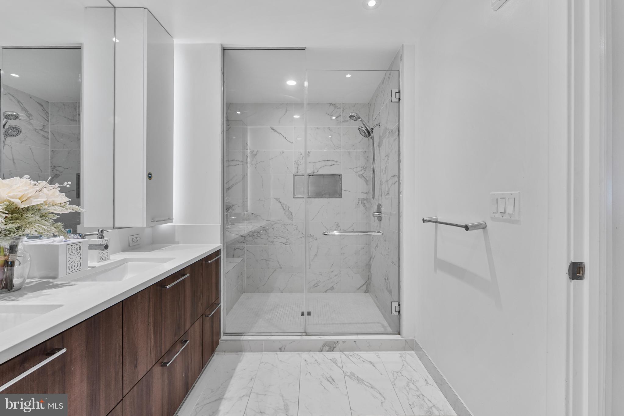 THE VERSE CONDO - Residential Lease