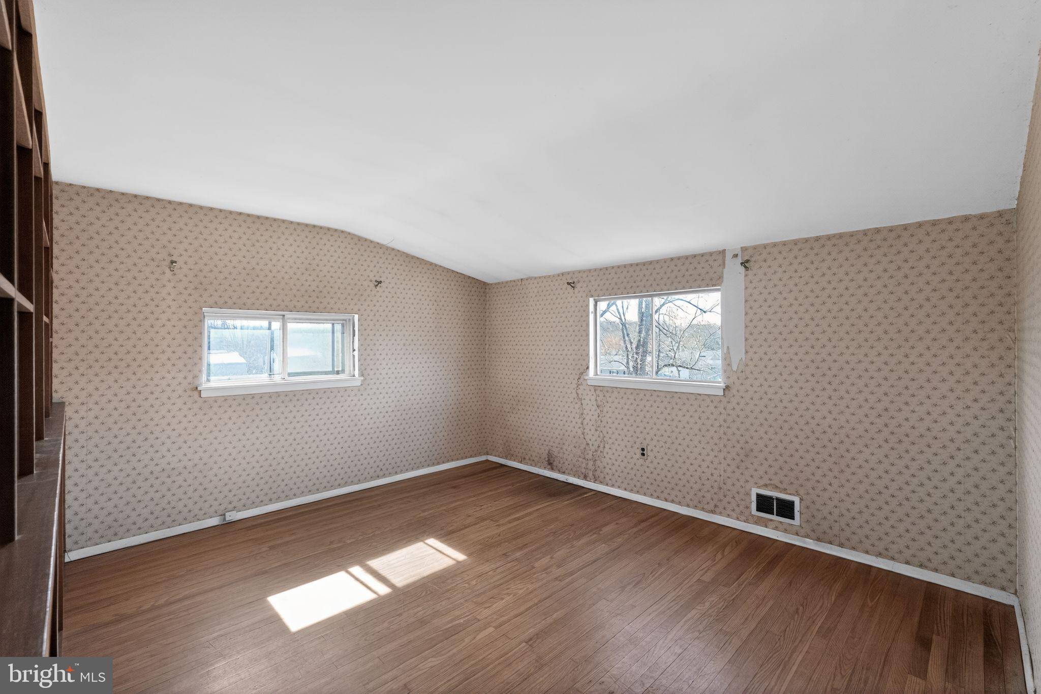 ROSLYN - Residential