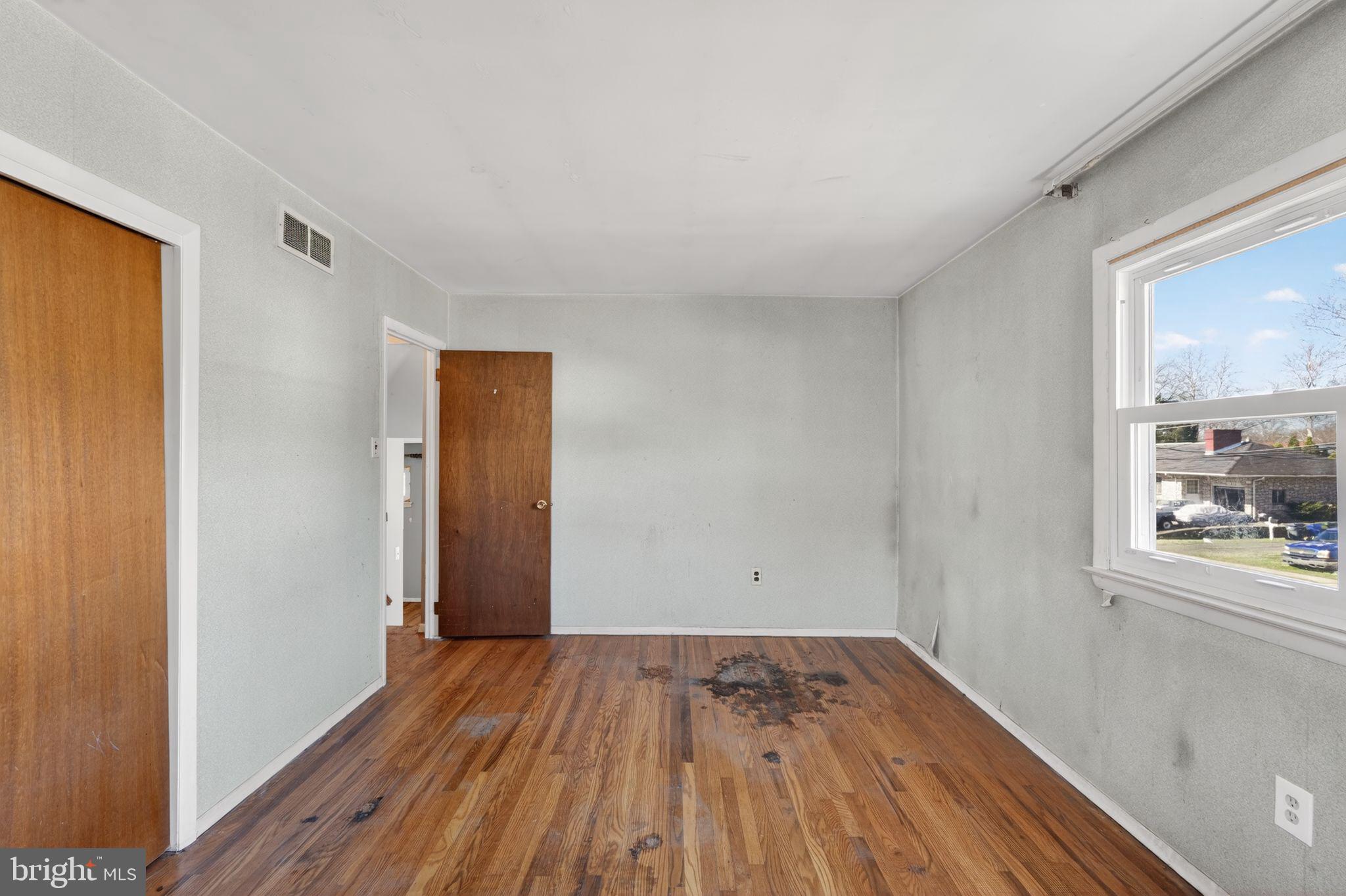 ROSLYN - Residential