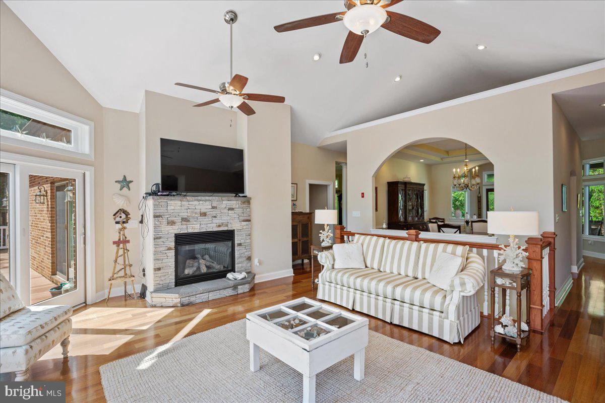 CLARKES LANDING - Residential