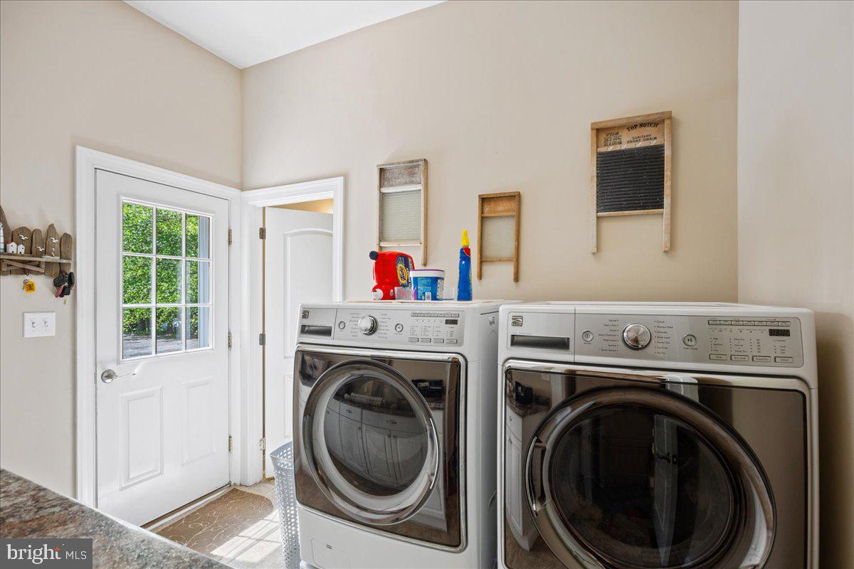 CLARKES LANDING - Residential