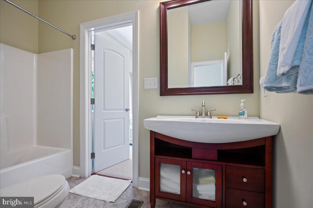 CLARKES LANDING - Residential