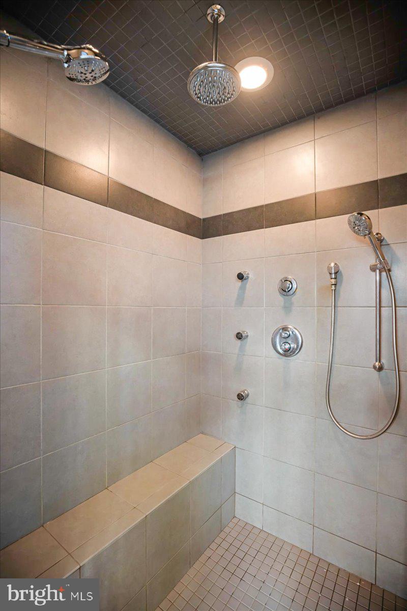 CLARKES LANDING - Residential