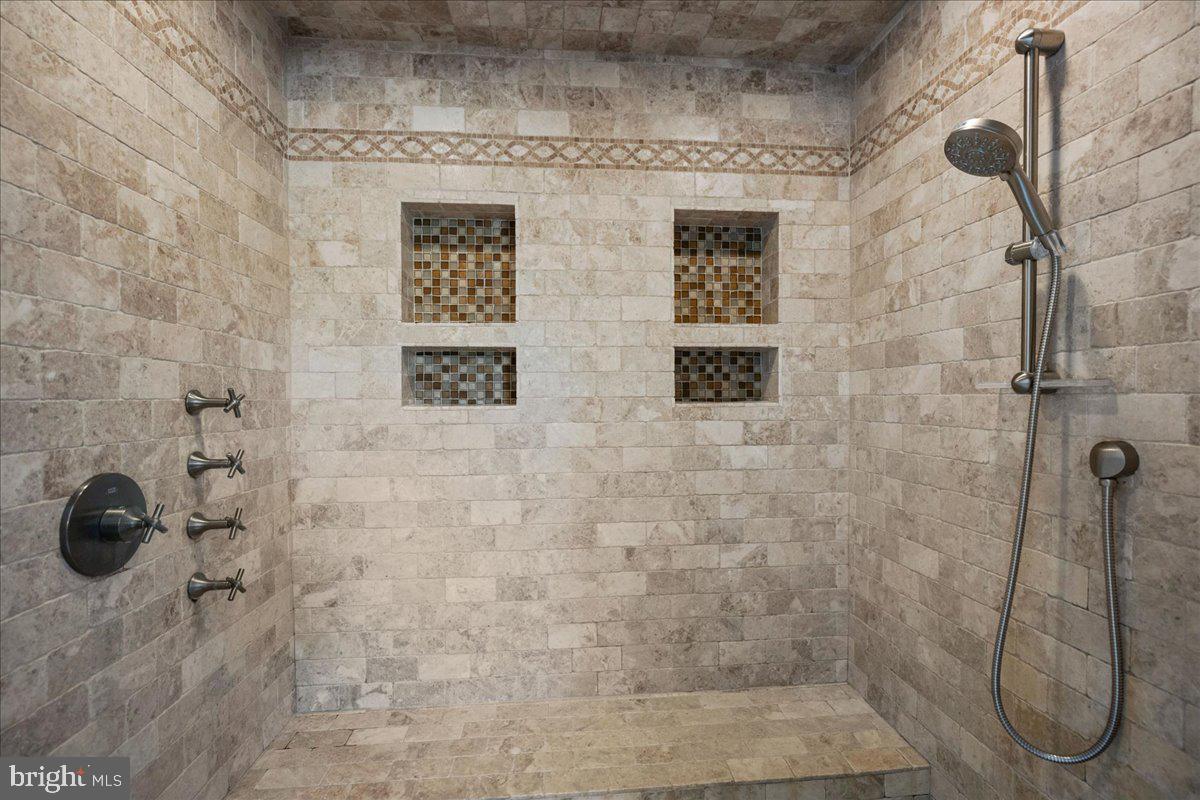 CLARKES LANDING - Residential