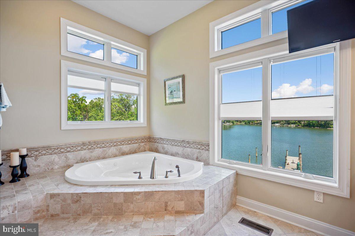 CLARKES LANDING - Residential