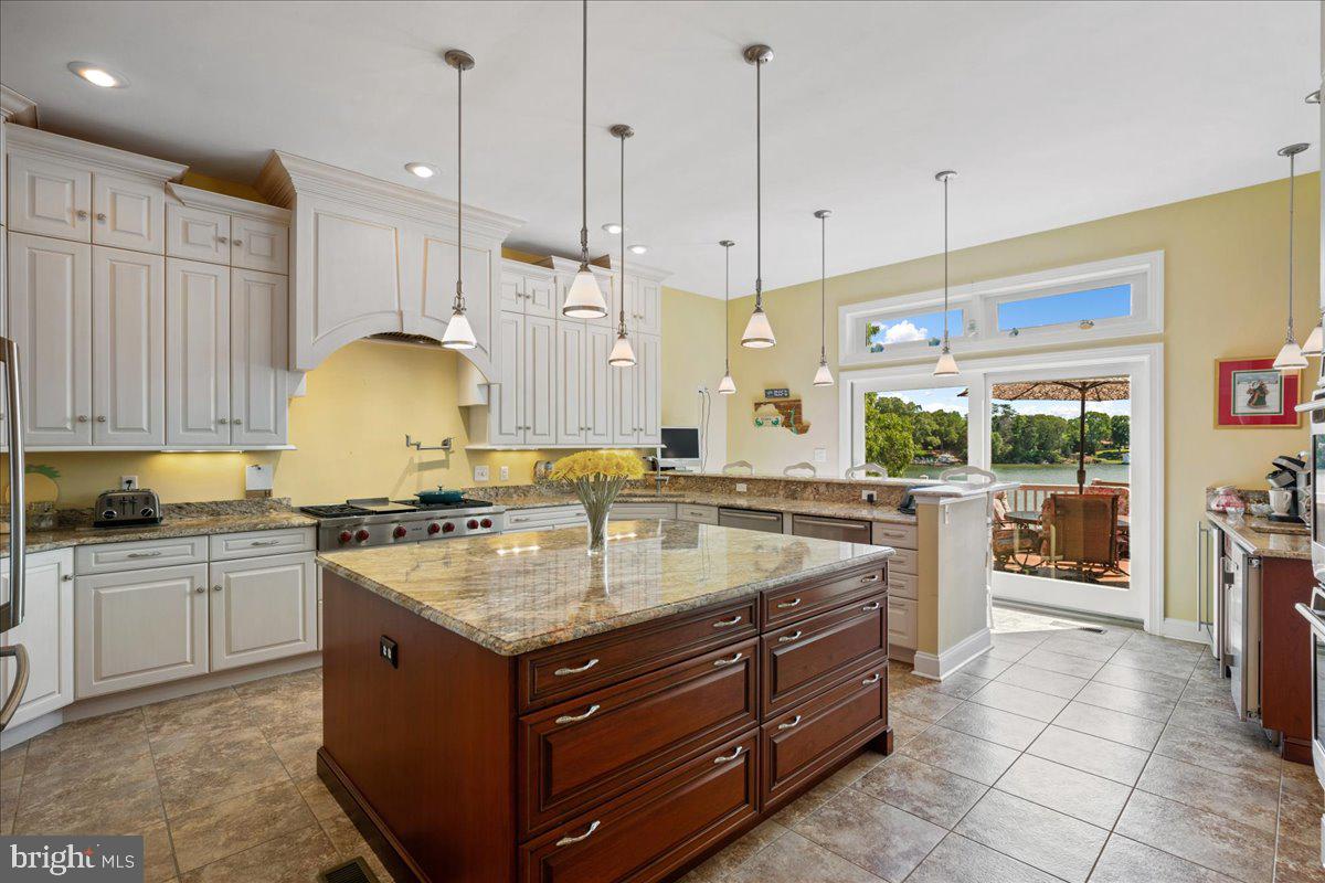 CLARKES LANDING - Residential