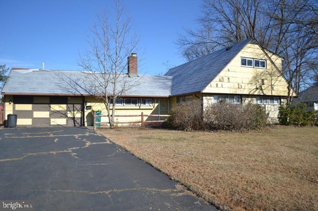 Photo of 27 Spicebush Road, LEVITTOWN, PA 19056 (MLS # PABU2112308)