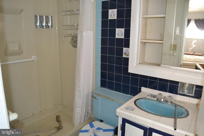 SNOWBALL GATE - Residential