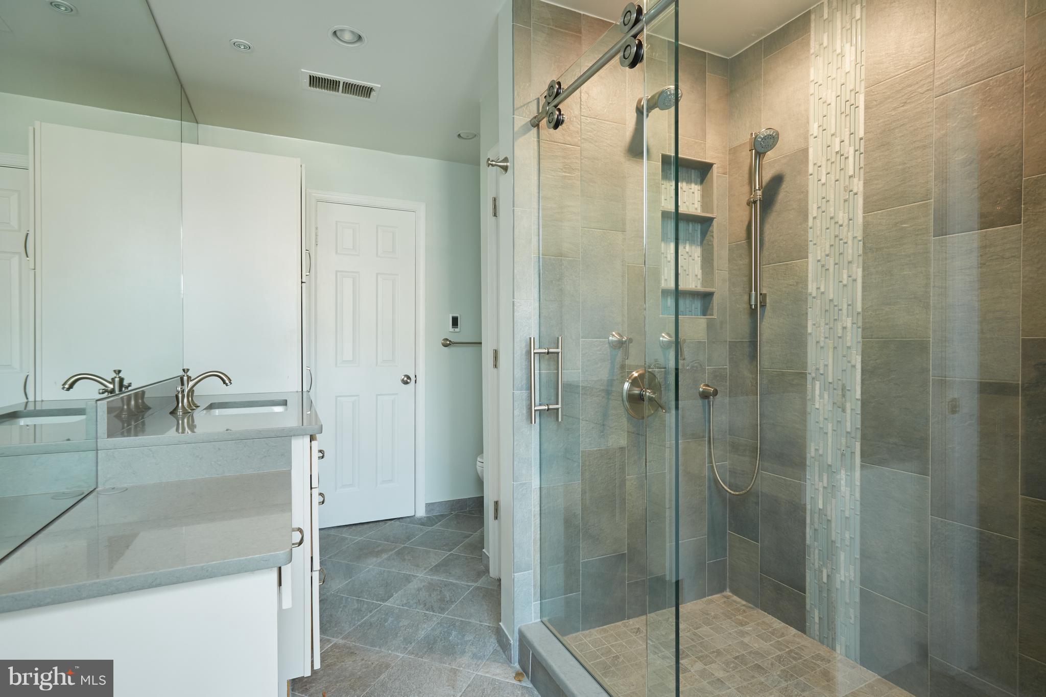 LUXBERRY COURTS - Residential