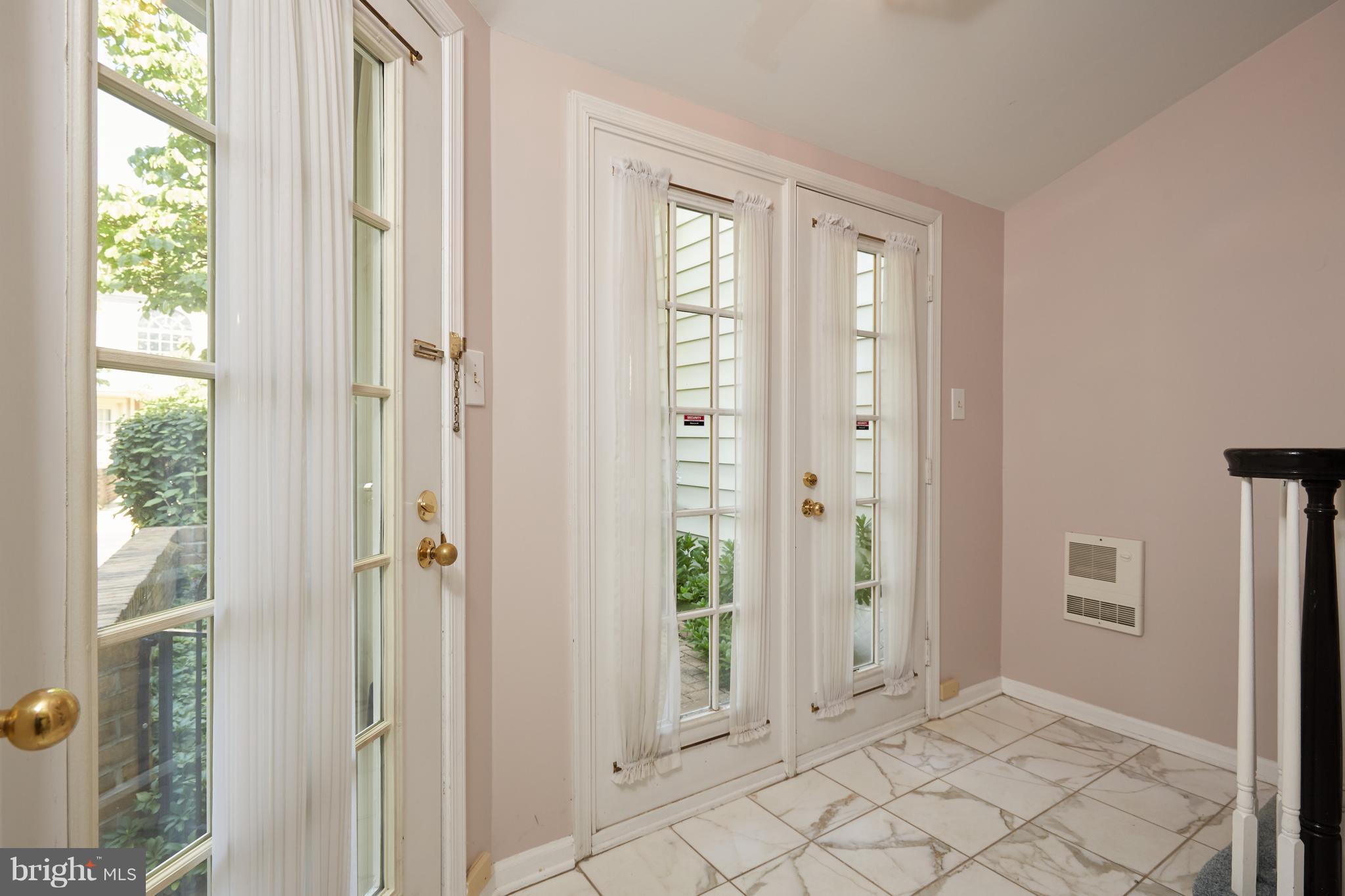 LUXBERRY COURTS - Residential