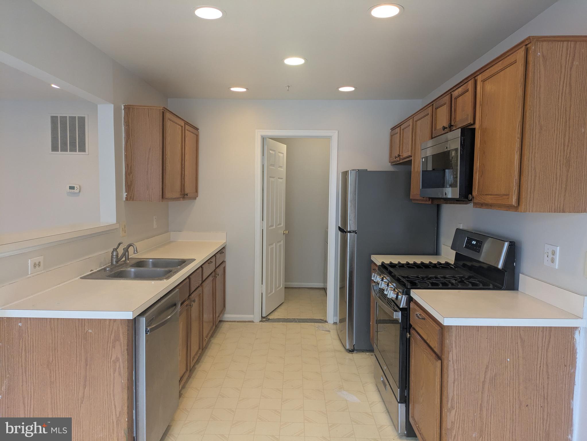 JACKSONS RIDGE CONDOS - Residential Lease