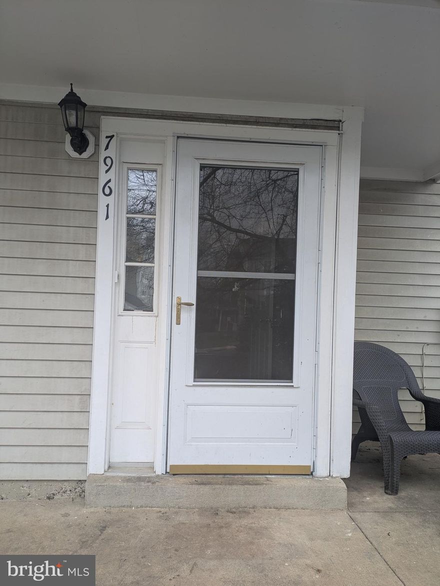 Location! location! location! The beautiful 3-level townhome-style condo is available for rent.
To apply, click on the Rent Spree link in the listing. You must also email supporting documents such as IDs (Driver's license) and Proof of income. An incomplete application will not be processed and will cause delays.