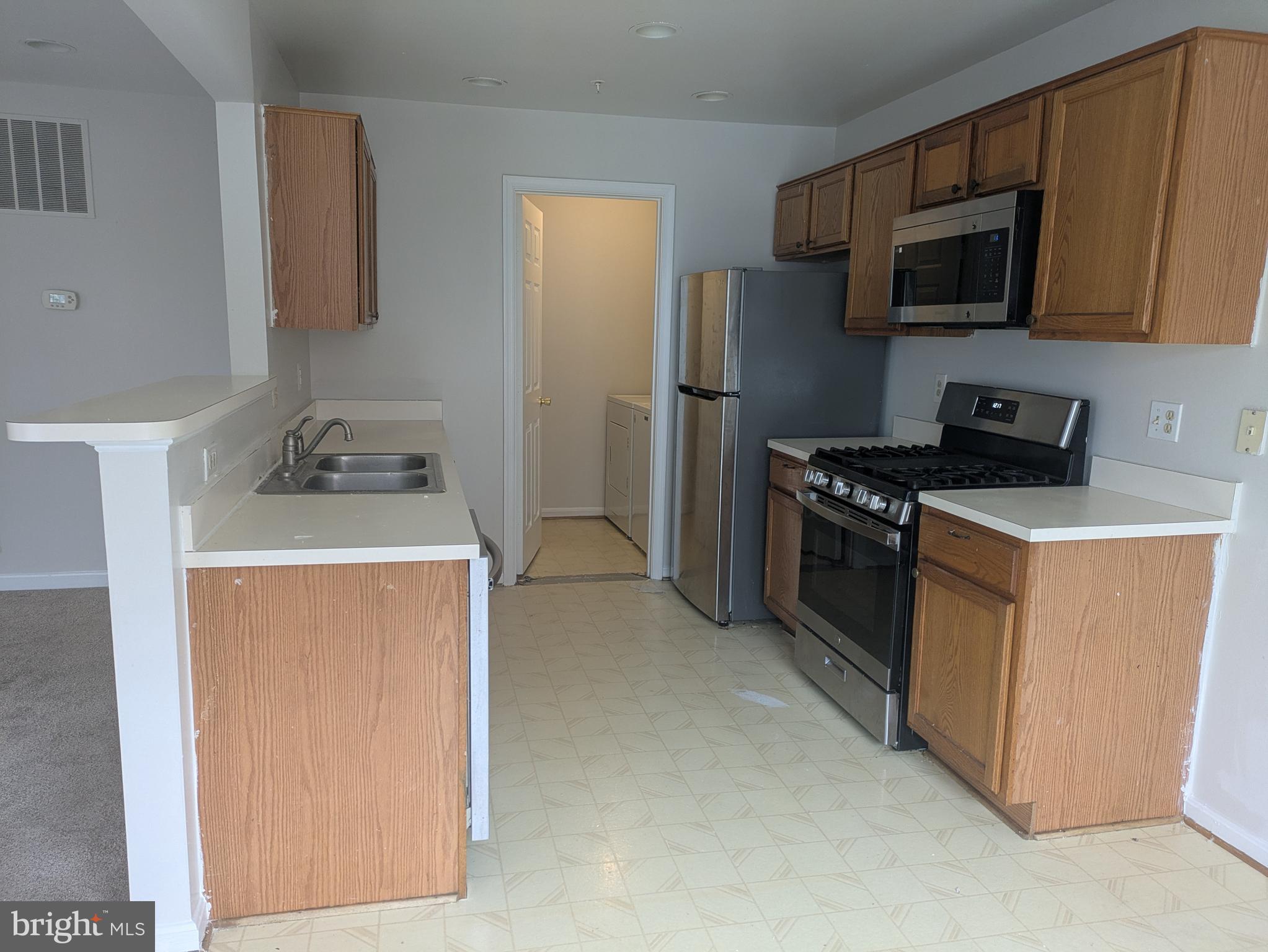 JACKSONS RIDGE CONDOS - Residential Lease