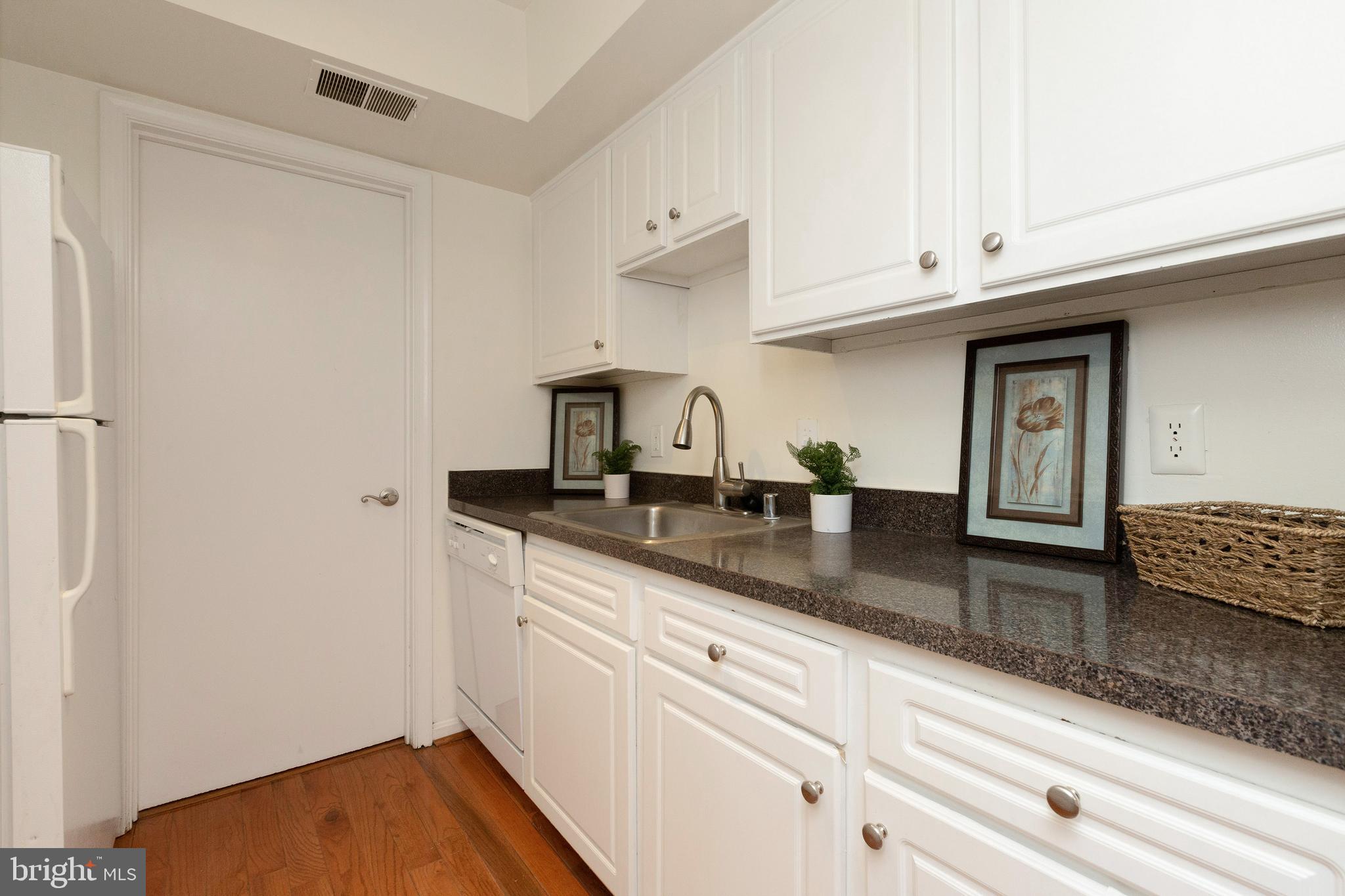 FLOWER HILL - Residential Lease