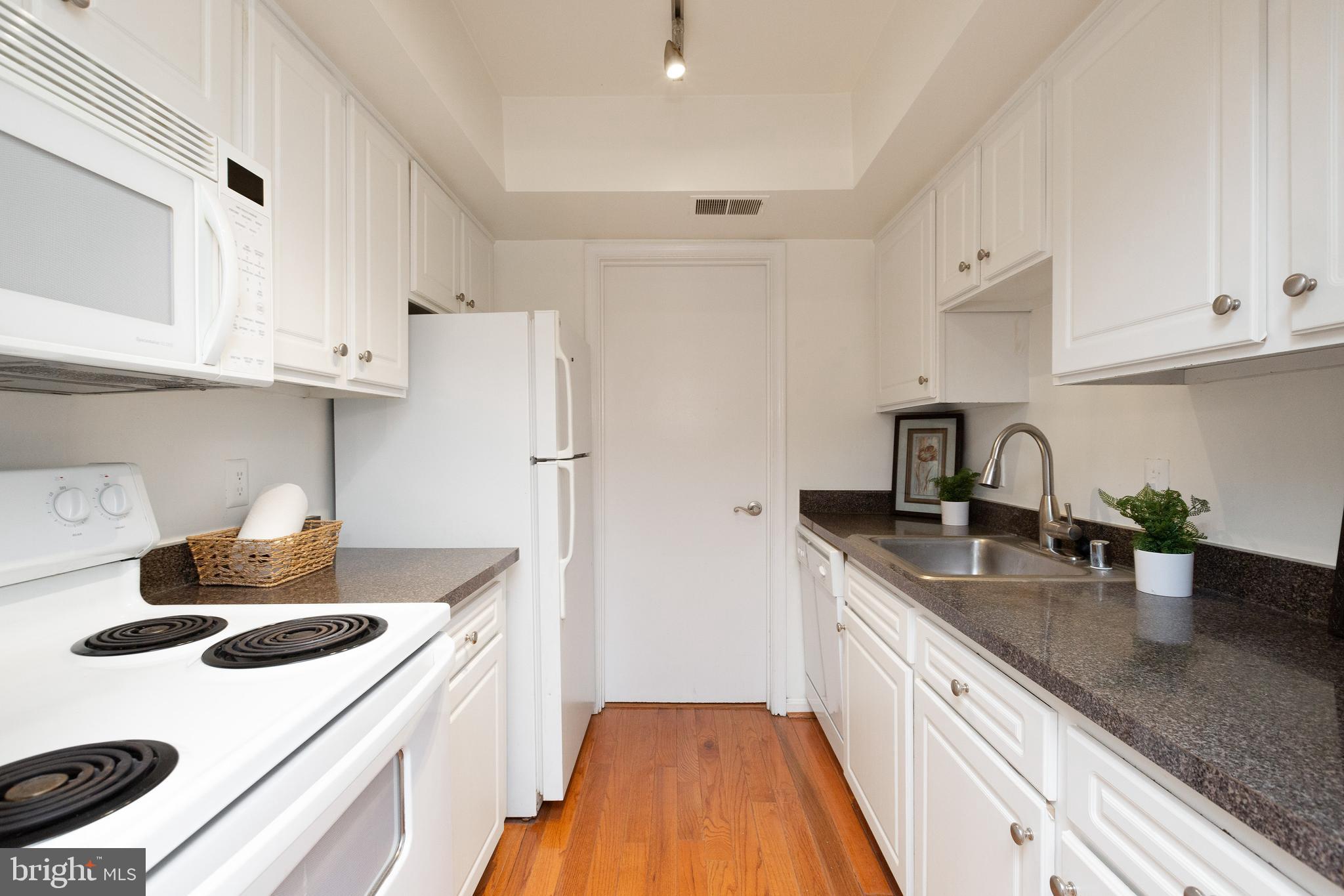 FLOWER HILL - Residential Lease