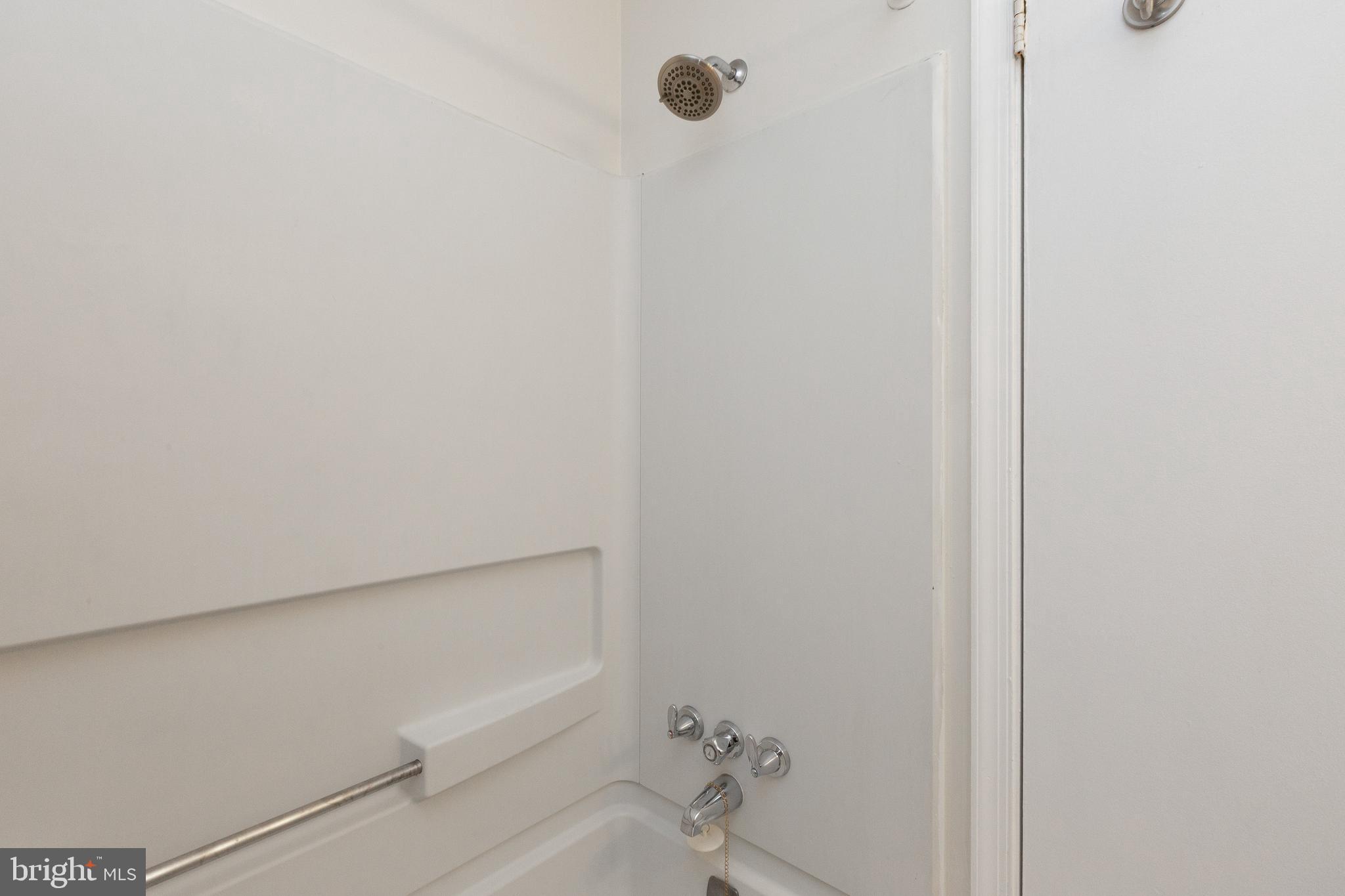 FLOWER HILL - Residential Lease