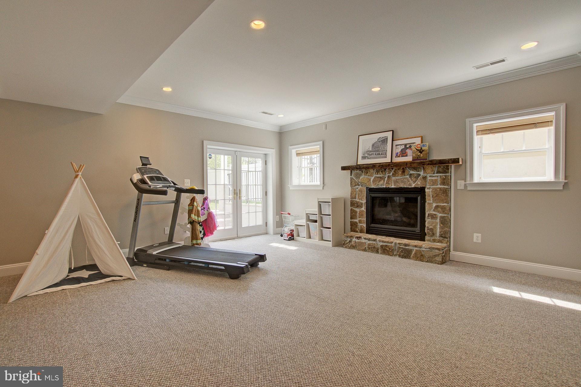 LYONHURST - Residential