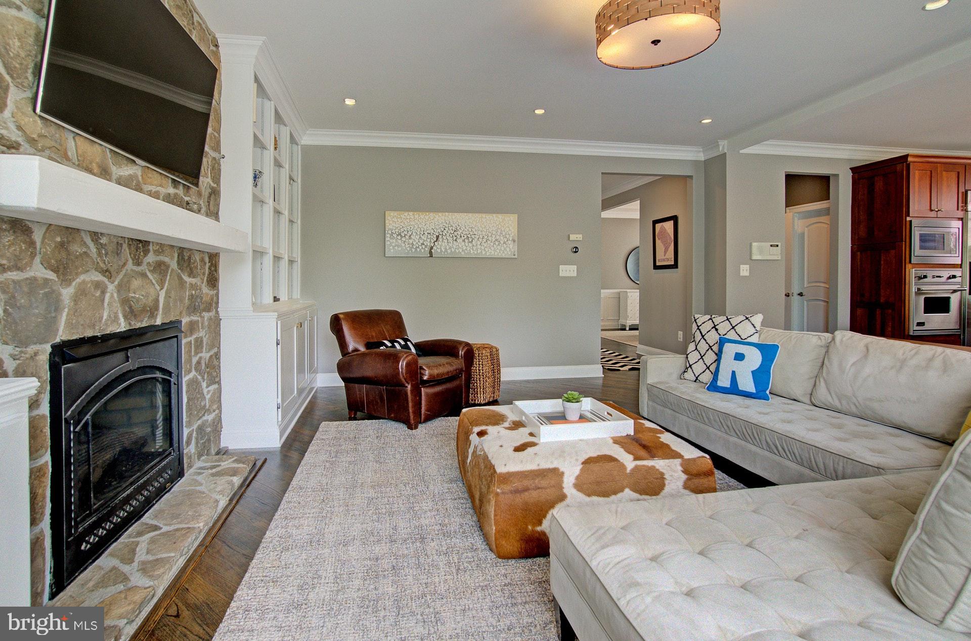 LYONHURST - Residential