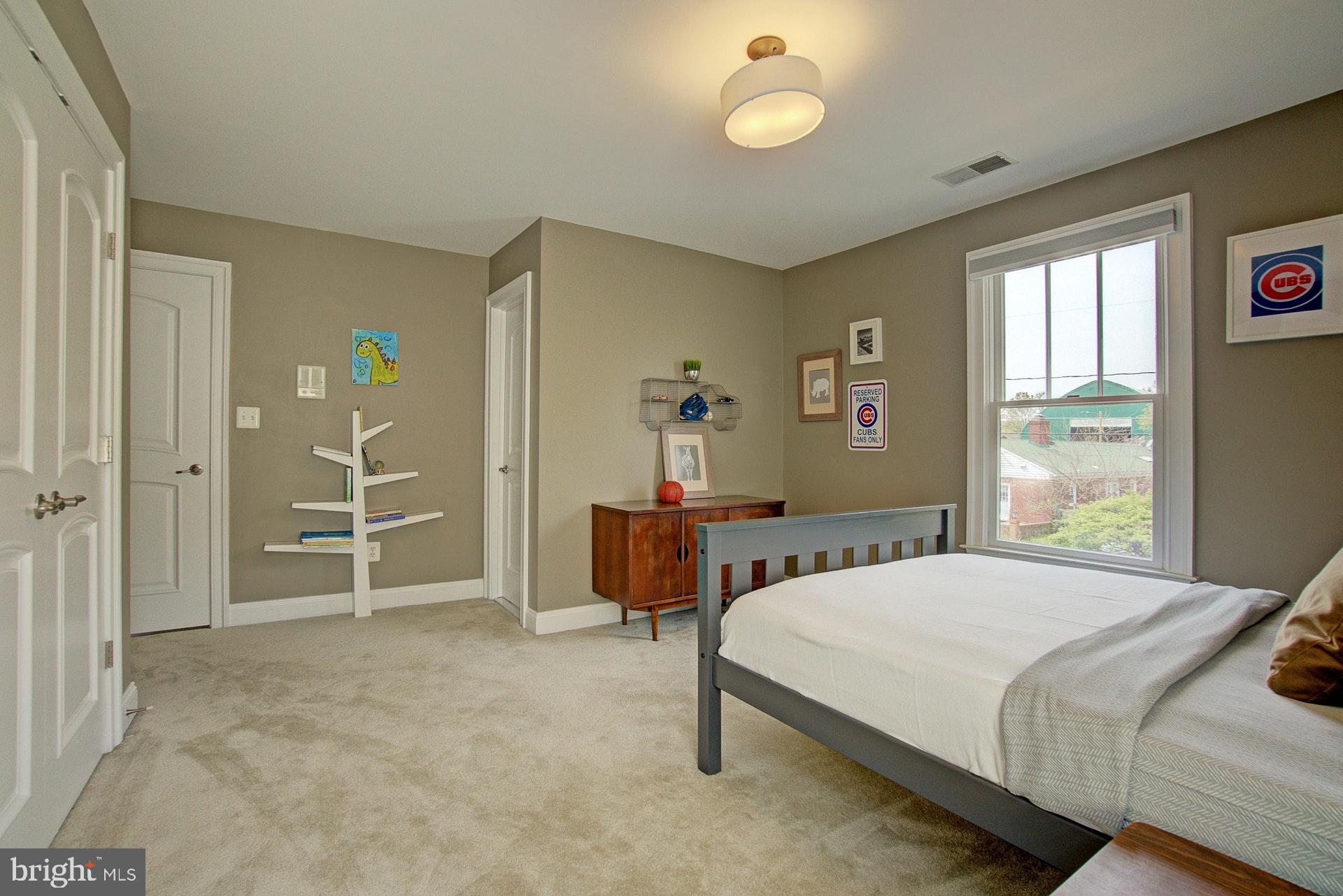 LYONHURST - Residential