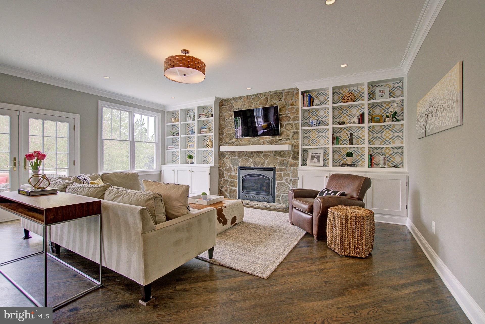 LYONHURST - Residential