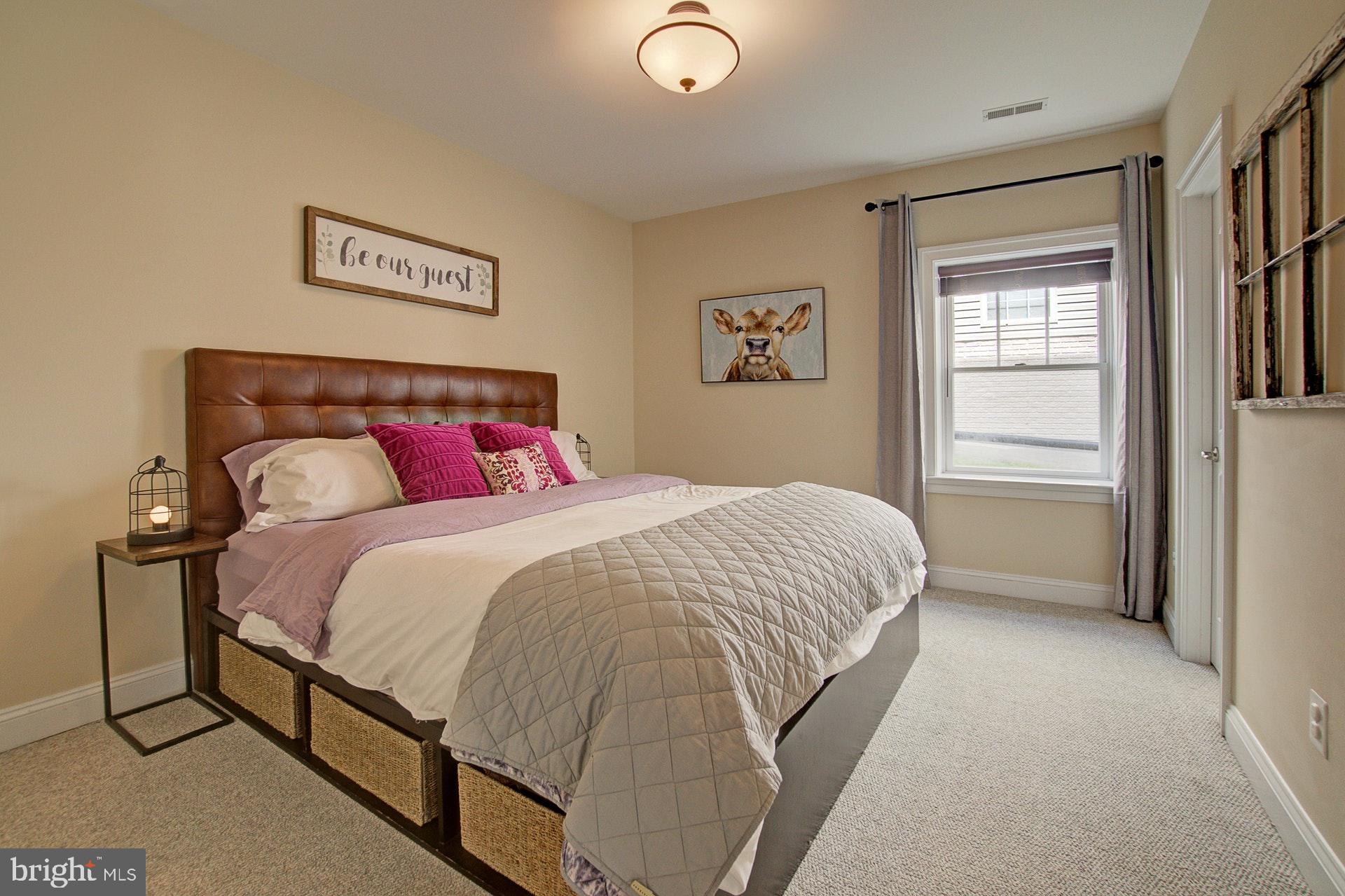 LYONHURST - Residential