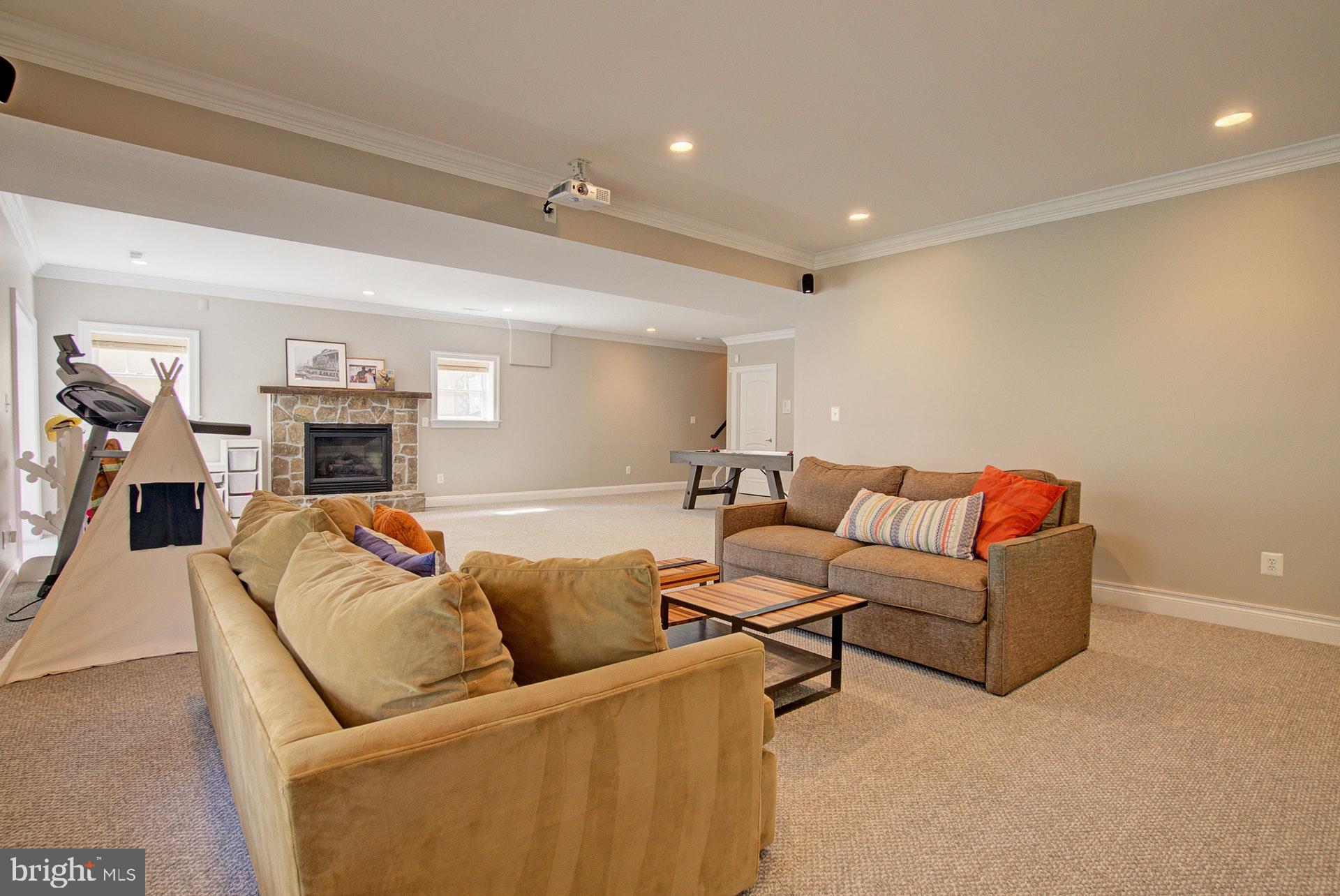 LYONHURST - Residential