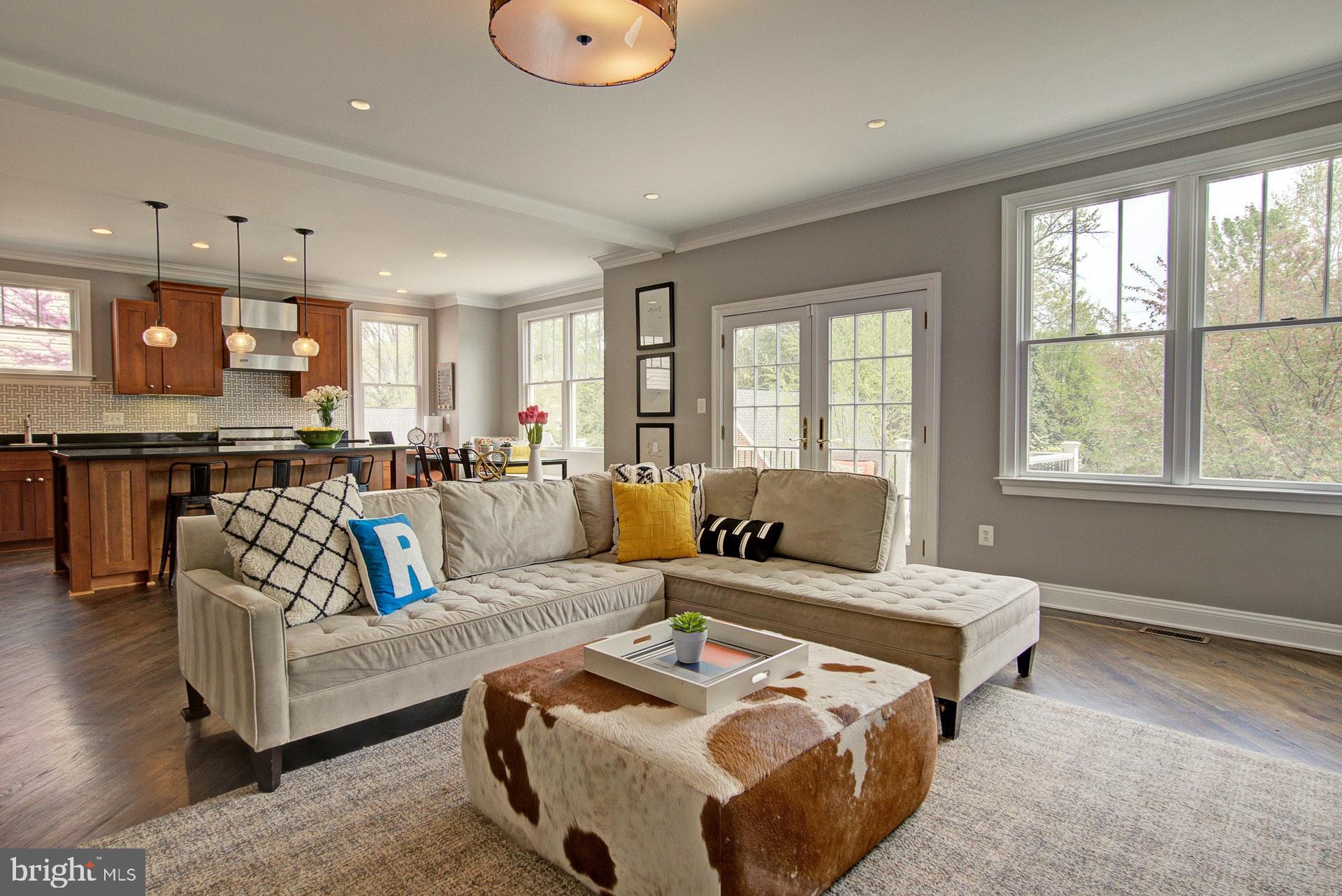 LYONHURST - Residential