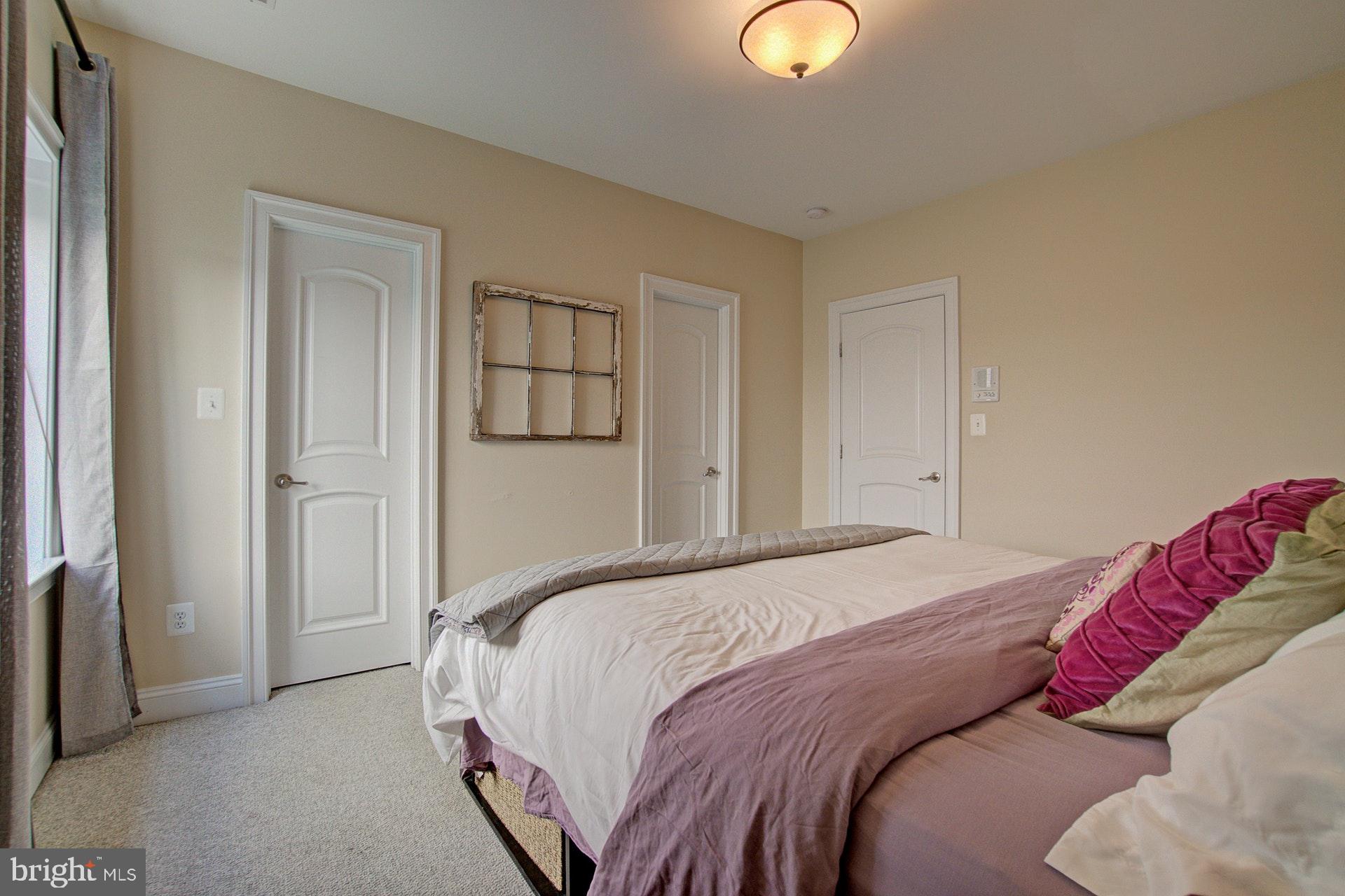 LYONHURST - Residential