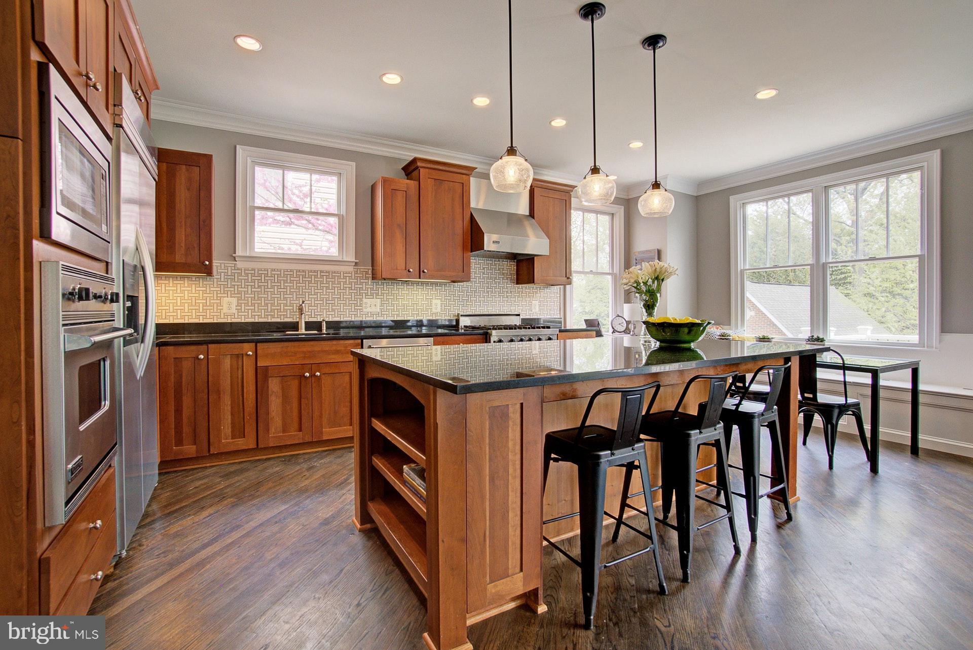 LYONHURST - Residential