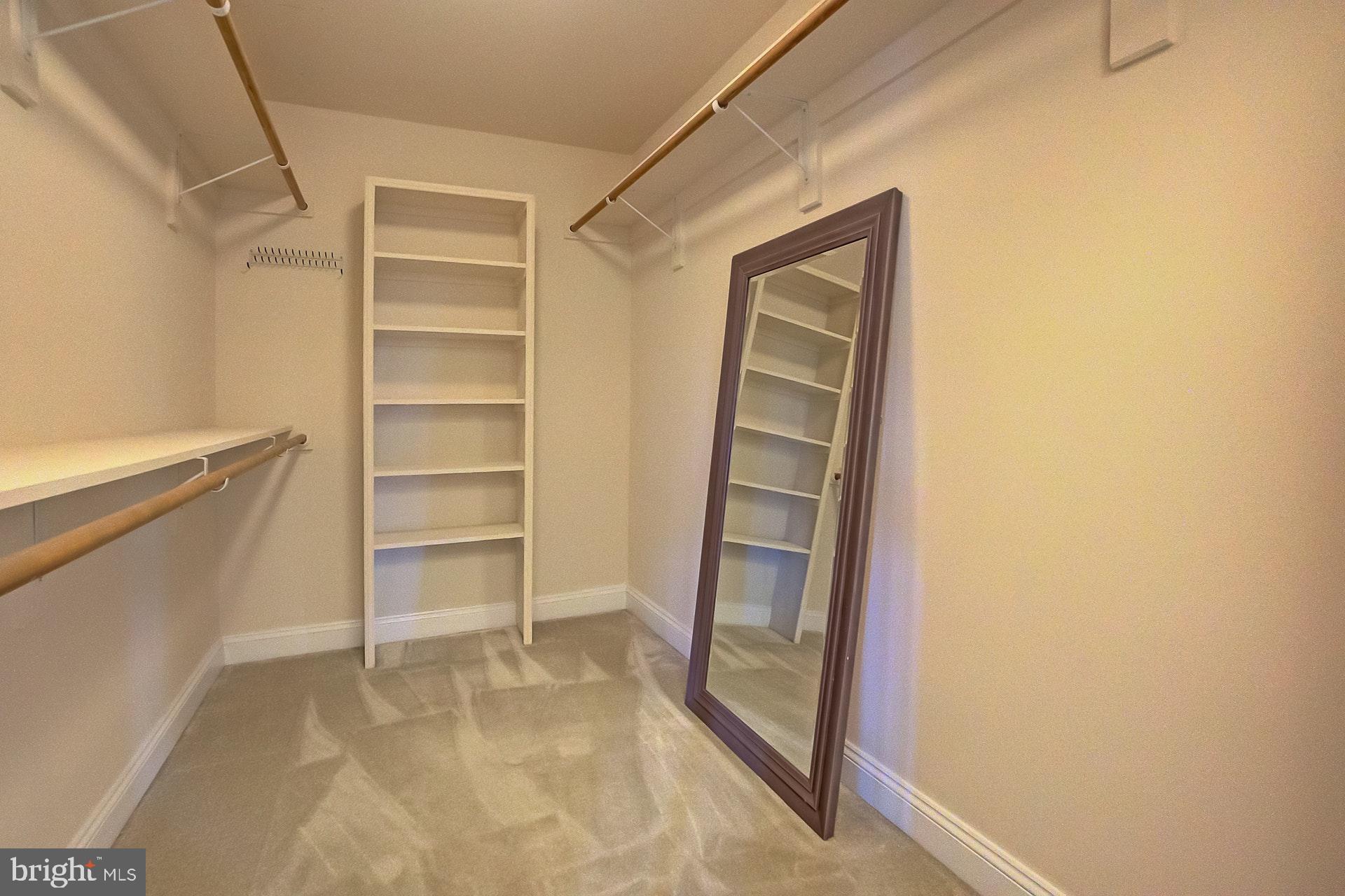 LYONHURST - Residential