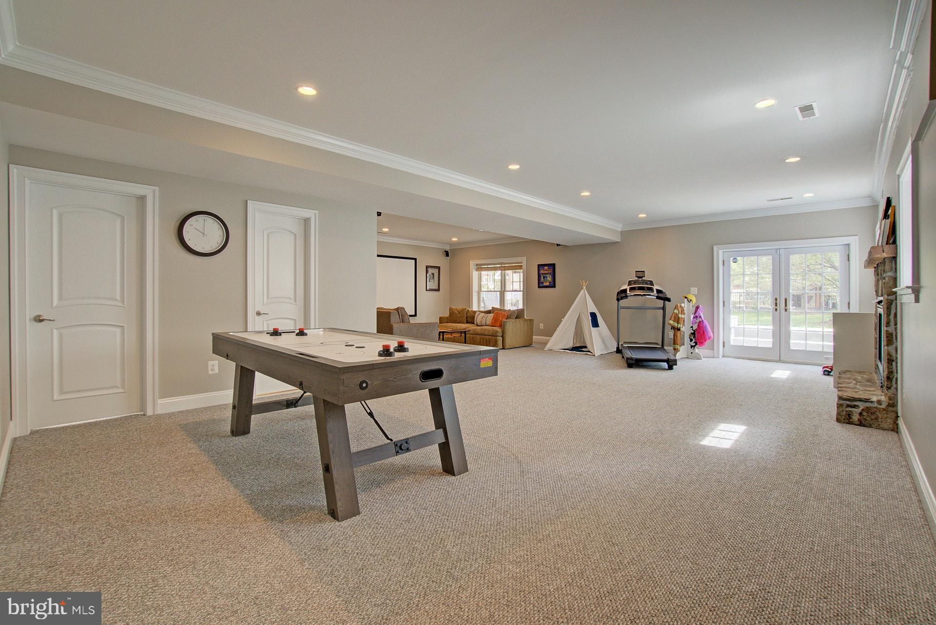 LYONHURST - Residential