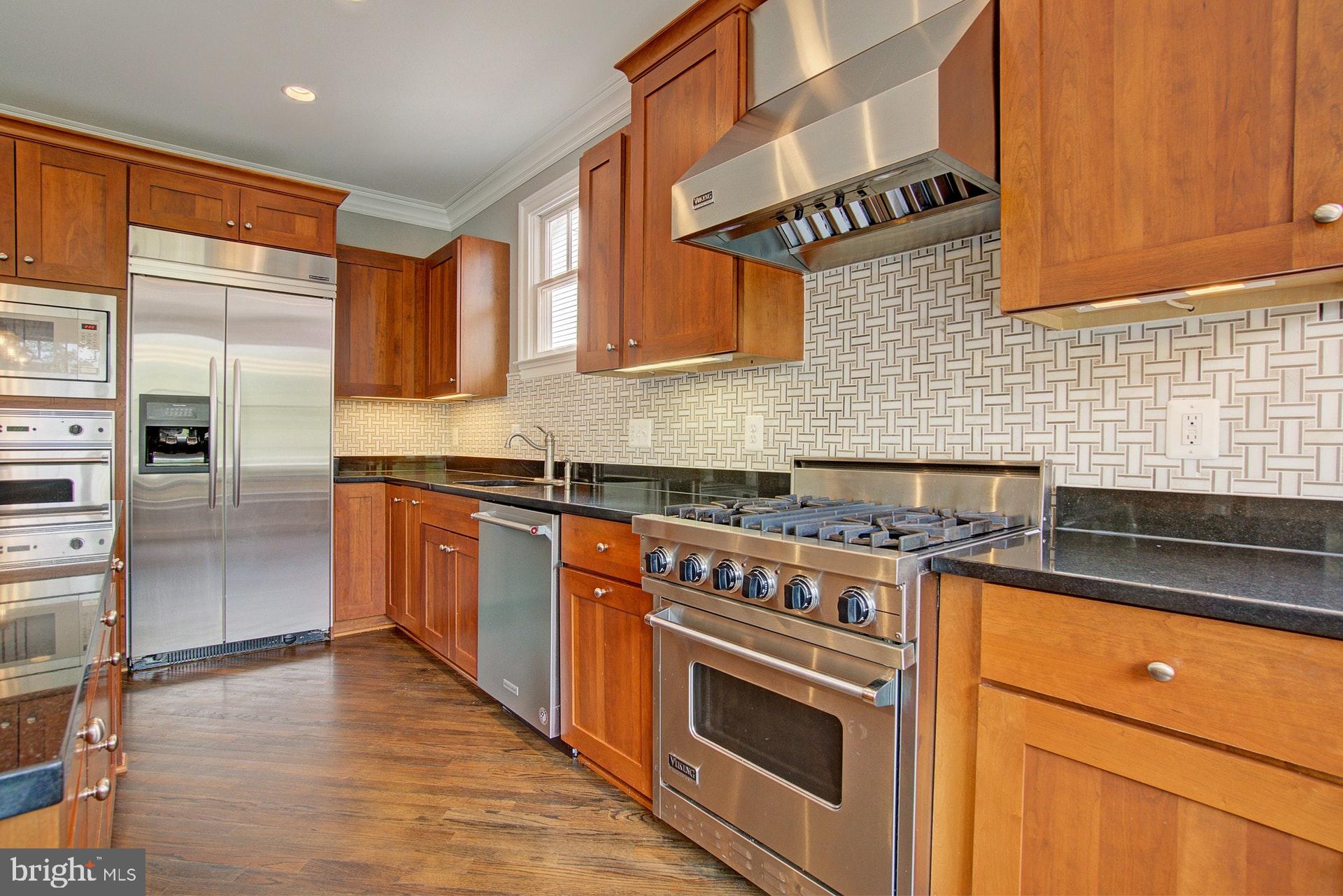 LYONHURST - Residential