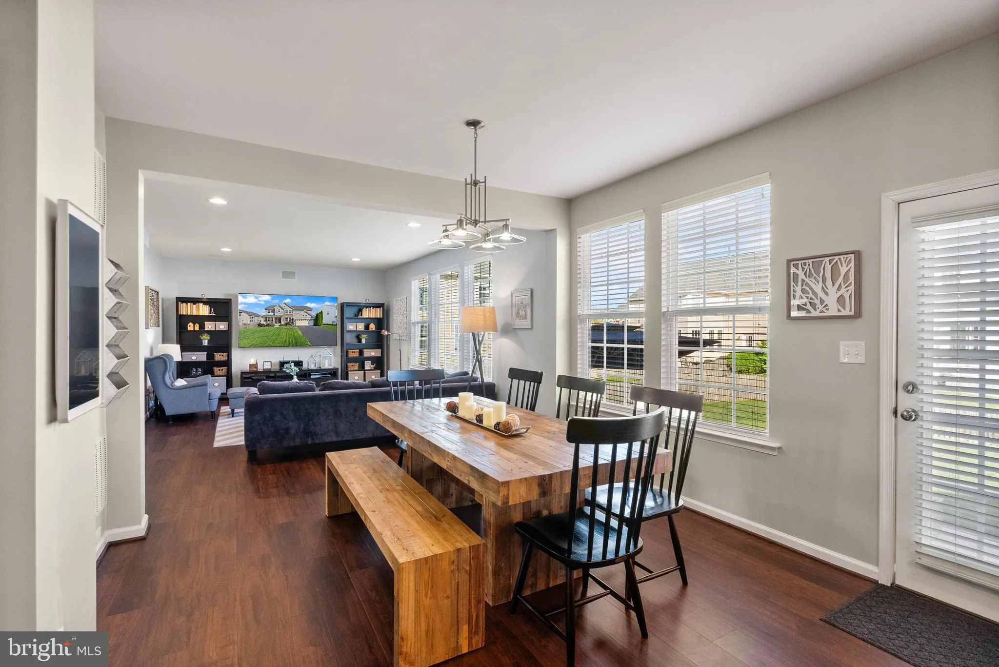 Gainesville, Virginia 20155, United States, 4 Bedrooms Bedrooms, ,5 BathroomsBathrooms,Residential,Pending,109088