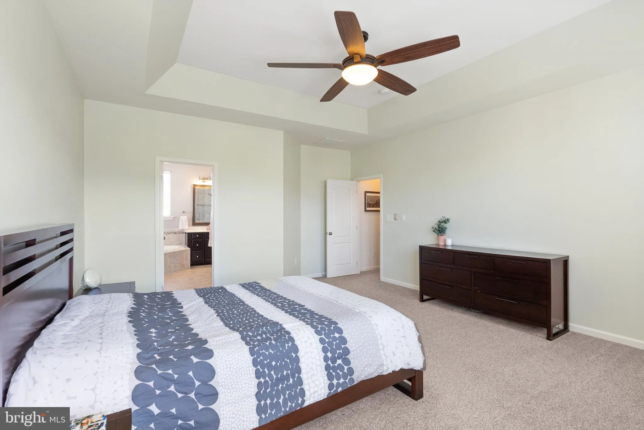 Gainesville, Virginia 20155, United States, 4 Bedrooms Bedrooms, ,5 BathroomsBathrooms,Residential,Pending,109088